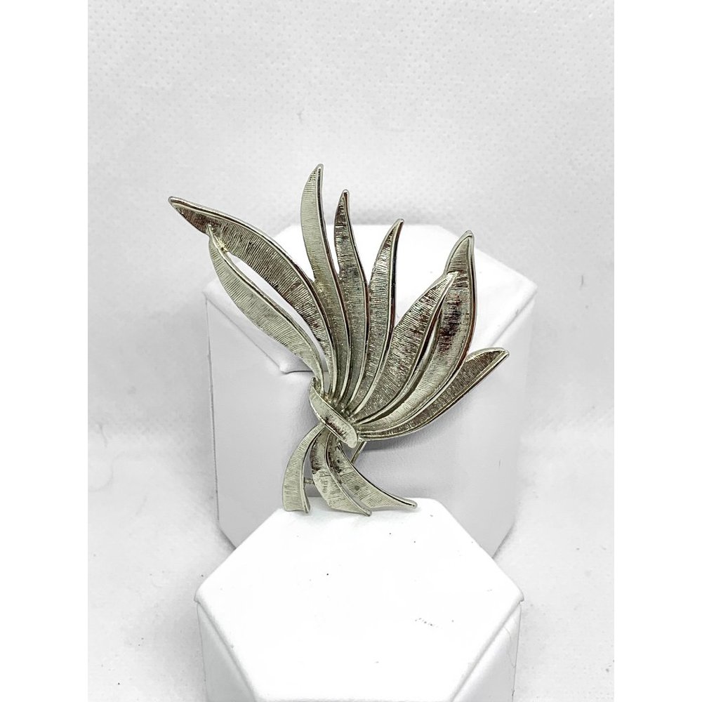 DARIA Silver Leaves (?) Bunch Brooch Pin Vintage